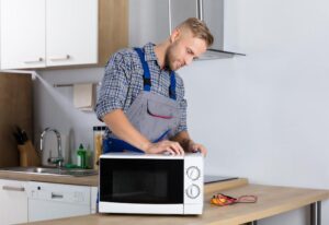 Chi phí sửa lò vi sóng tại nhà bao nhiêu tiền? Báo giá chi tiết – Điện lạnh Thành Nam