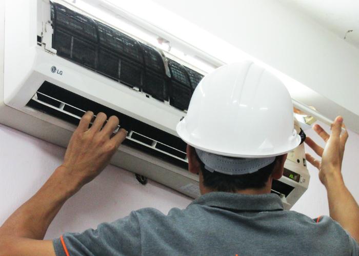 Khu vực tháo lắp điều hòa tại Hà Nội