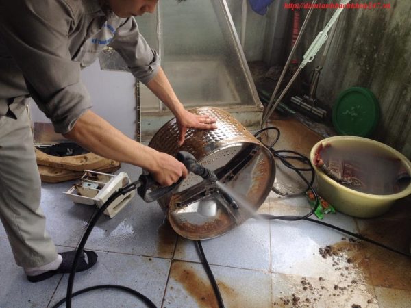 Vệ sinh máy giặt cho nhiều dòng máy tại Long Biên