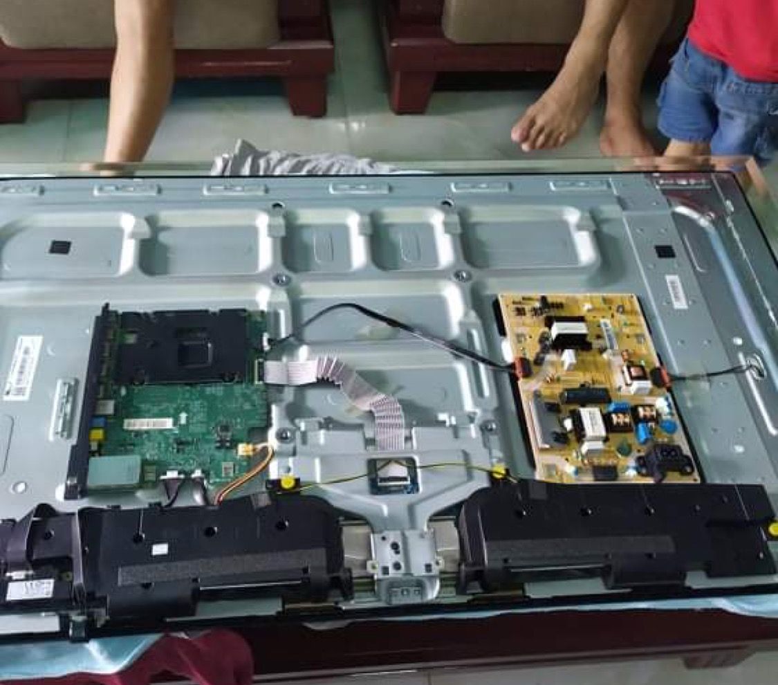 Những Dấu Hiệu Nên Gọi Thợ Kiểm Tra Tivi Sớm