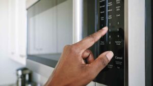 Sửa Lò Vi Sóng Không Bấm Được Tại Hà Nội – Điện Lạnh Thành Nam Uy Tín, Giá Tốt