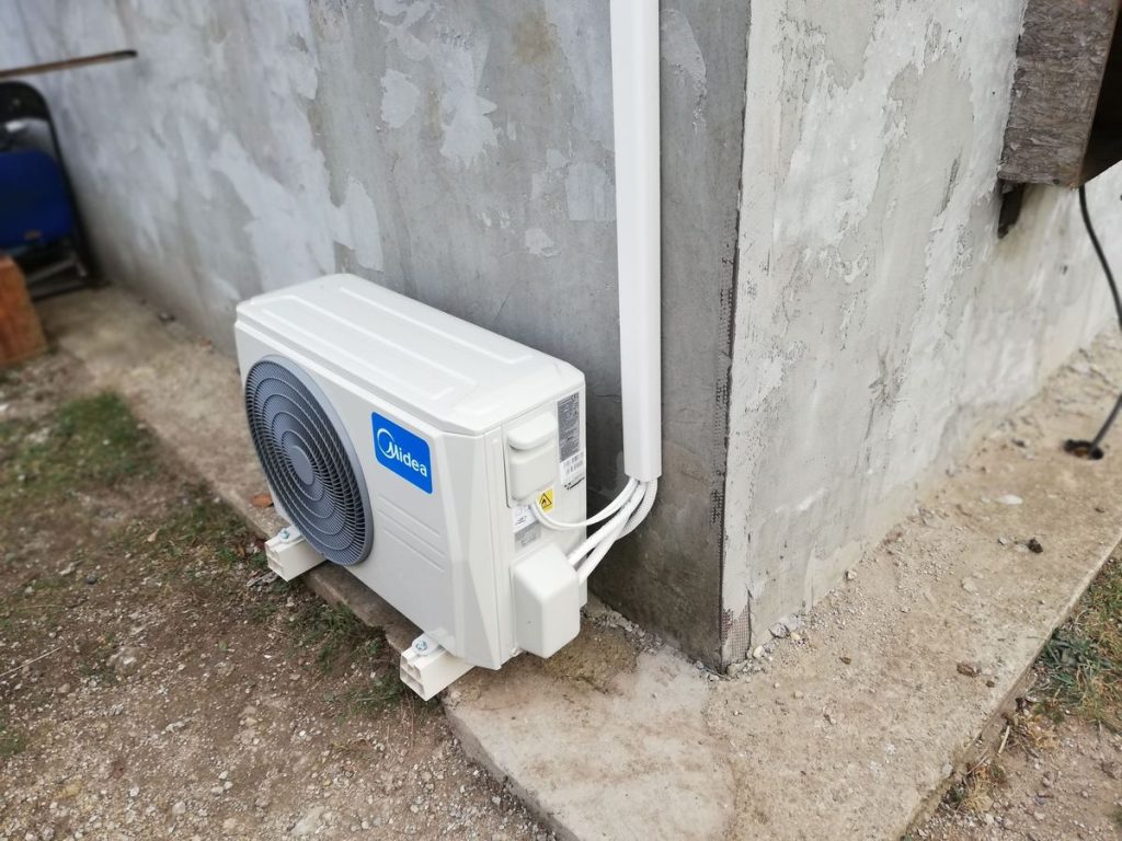 Khi Nào Cần Gọi Thợ Sửa Điều Hòa Chuyên Nghiệp?