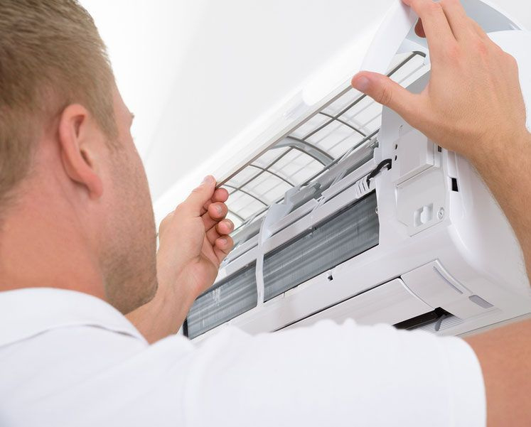 Khi Nào Cần Gọi Thợ Sửa Điều Hòa Chuyên Nghiệp?
