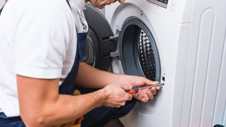 Máy kẹt cửa, không khóa hoặc không mở được